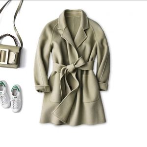 Women's Winter Wool Coat Size Medium